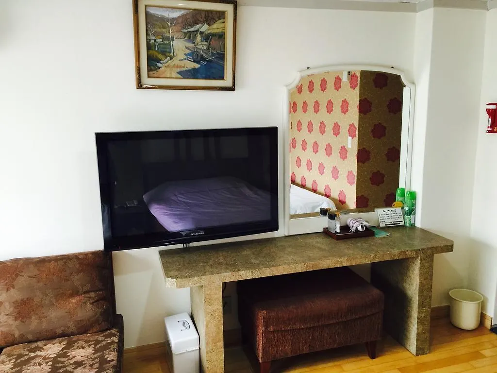Grace Tourist Hotel Csedzsu
